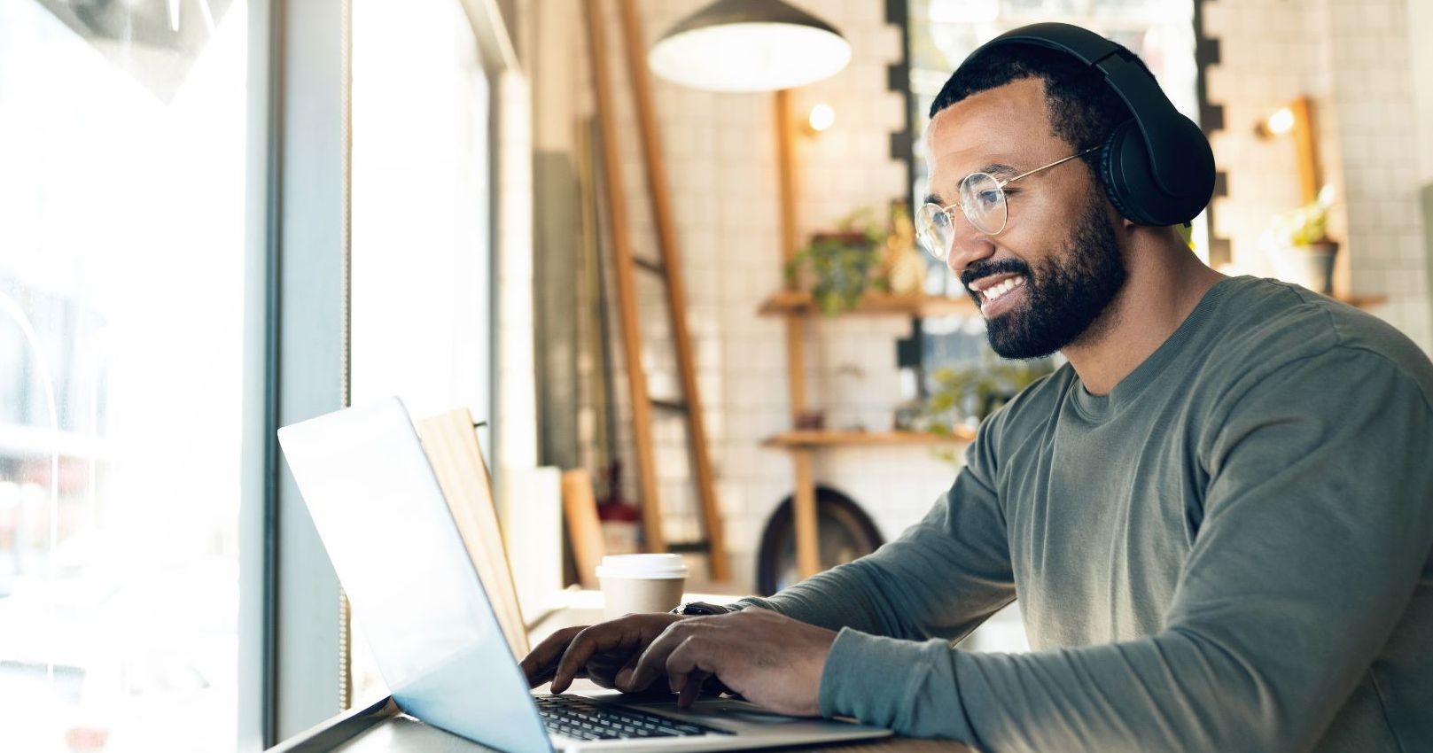 The Ultimate Guide to Audio File Formats for Transcription featured image