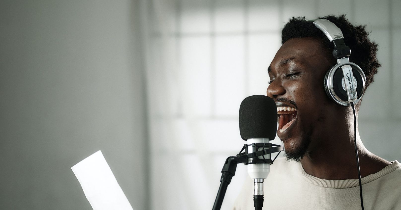 10 Steps to Set Up Recording Equipment for Optimal Sound featured image