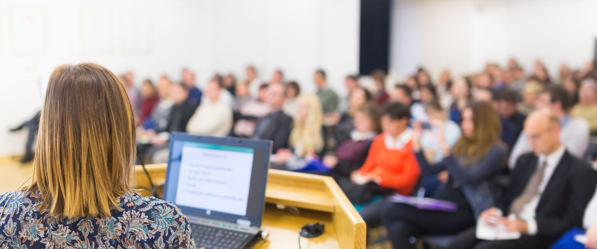 Live captioning vs pre-recorded captions